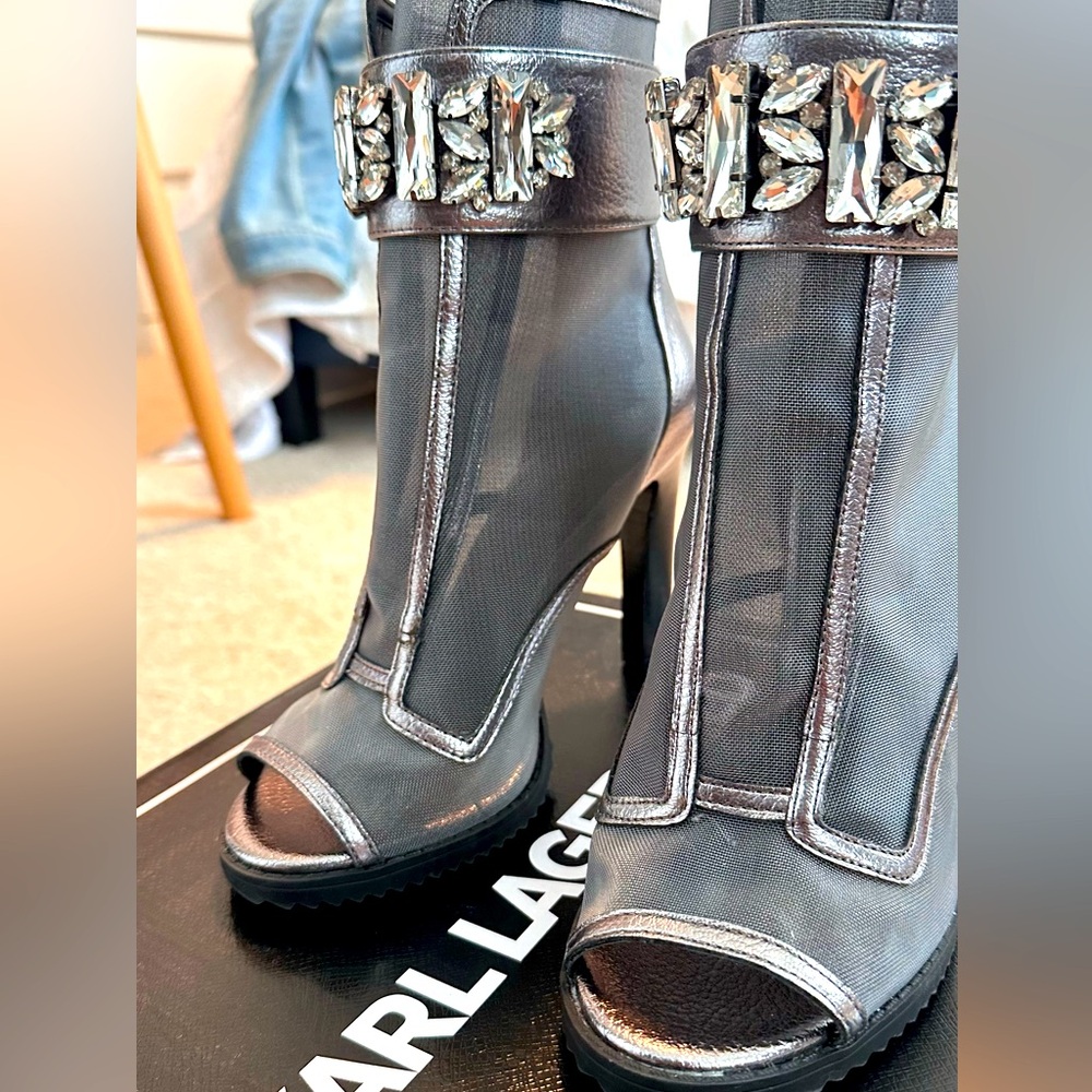 KARL LAGERFELD PARIS Blayze Silver Mesh Heel